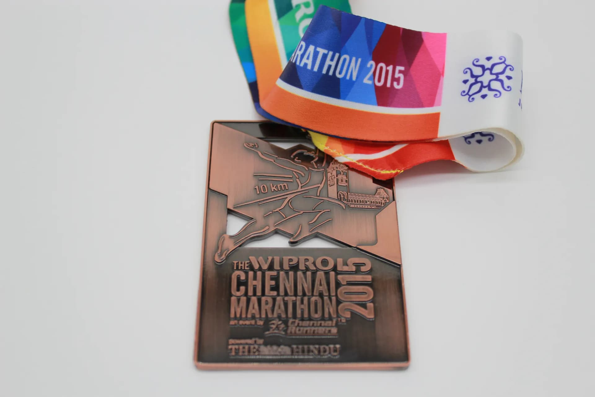 Medaille in Kupferoptik mit buntem Band